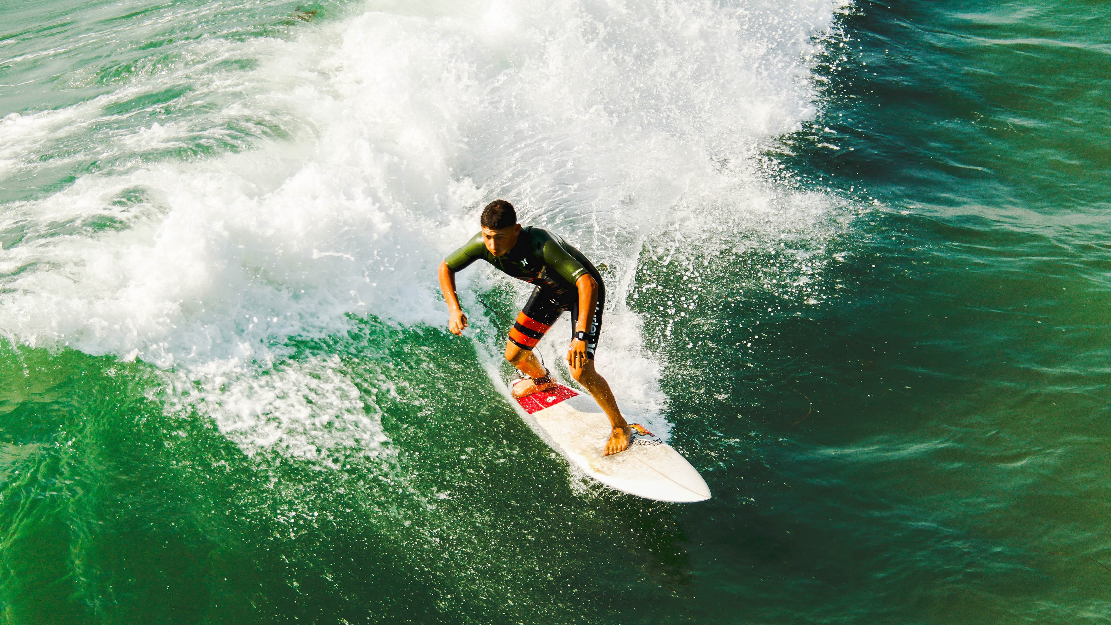 亚洲足球强队争相挑战,赛场气氛燃烧,亚洲 足球
