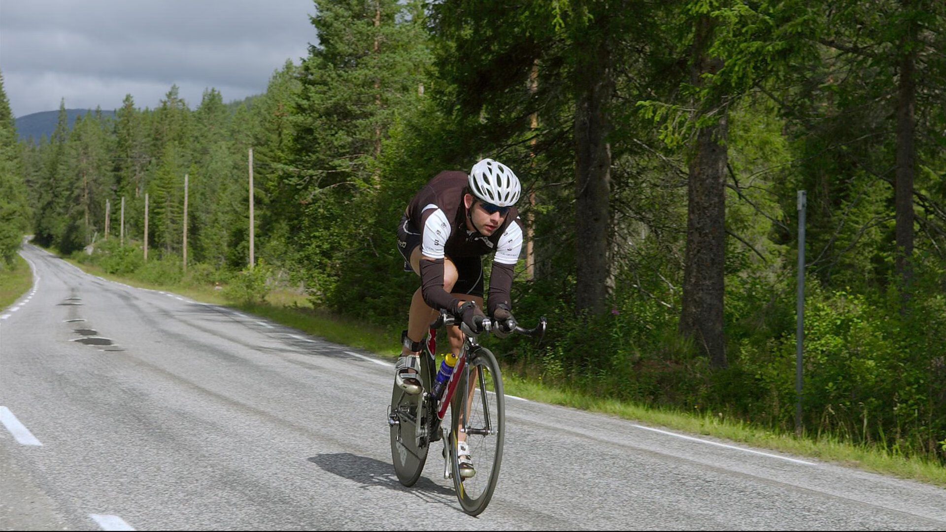 韩旭与队友配合日益默契,韩旭与队友配合日益默契的电影